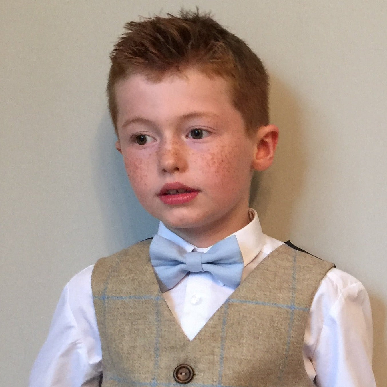 Boys Bow Tie in a pale blue linen- boys fashion - pageboy bow tie –  littleladiesandlords